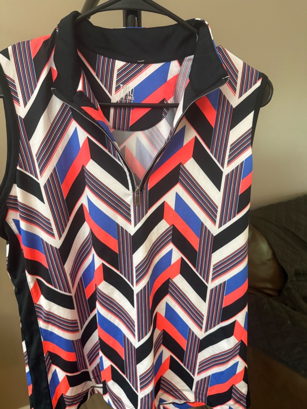 Tail white label Sleeveless sun protection  in Red, Blue & Black